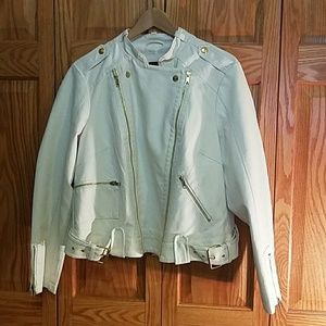 Short white jacket